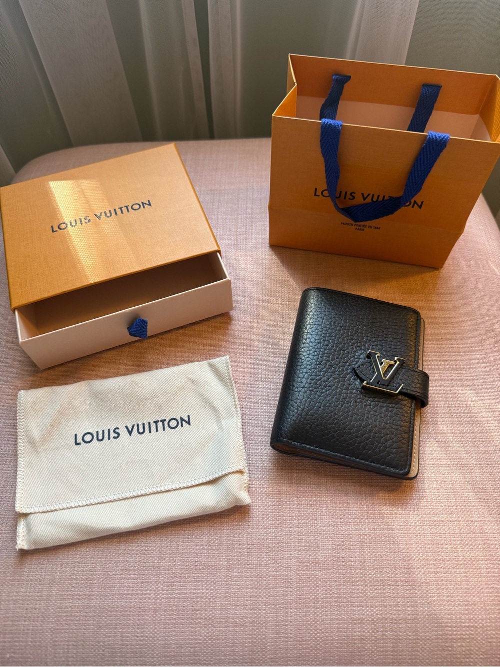 Louis Vuitton Black Leather Wallet with Gold LV Logo - Picture 4 of 10